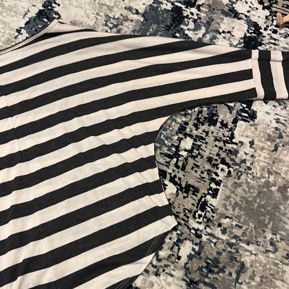 Xhilaration Women’s Striped Short Sleeve Tie Front Knit Top size medium - Picture 8 of 8